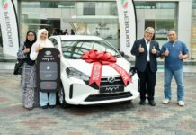 Pelajar UiTM menang hadiah cabutan bertuah utama Perodua sempena KLIMS 2026