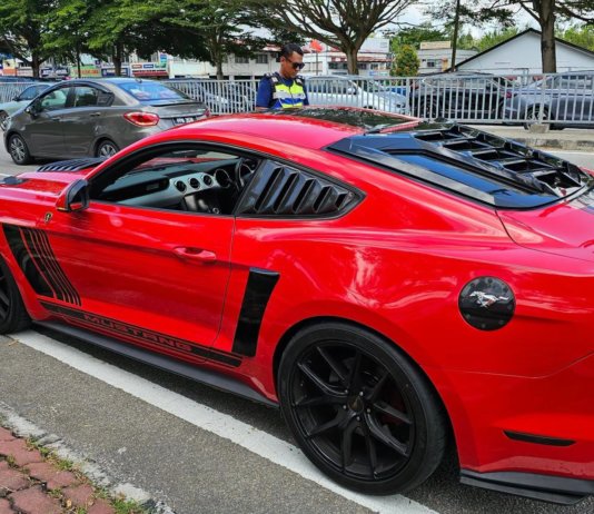 Cukai jalan tamat tempoh, Ford Mustang disita