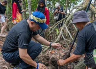 Program ‘Light The Change’ BYD Malaysia singgah di Pulau Carey