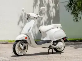 Vespa Sprint Sport 150 edisi Justin Bieber untuk dijual, mileage tak sampai 150 km!