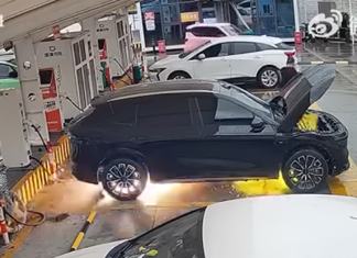 Percikan api dari bawah pek bateri, ini penjelasan Zeekr
