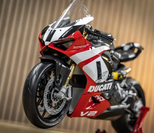 Peminat diecast superbike boleh sambar kit Ducati Panigale V2 skala 1:4 ini!