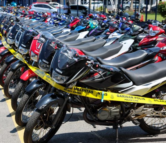 Polis serah semula 222 motor RX-Z kepada pemilik