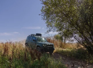 Land Rover Defender Wolf Series II direka untuk kegunaan tentera