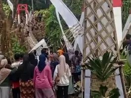 Baru saja gunting riben, jambatan gantung roboh