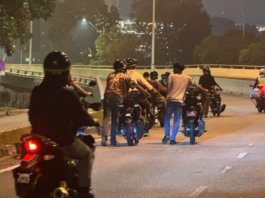 Nampak polis, mat rempit terus tinggal motor