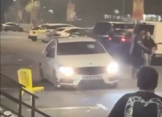 Kereta Singapura : Mabuk, bawa paip besi dan langgar gerai bubur