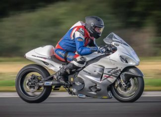 Penunggang lumpuh pertama pecah rekod 322 km/j dengan Suzuki Hayabusa Turbo!