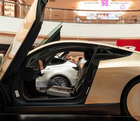 Tesla tayang Robotaxi-Tanpa-Stereng Cybercab di Kuala Lumpur
