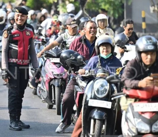 Krisis Petrol : Pengguna berbaris hingga 1km di Bali