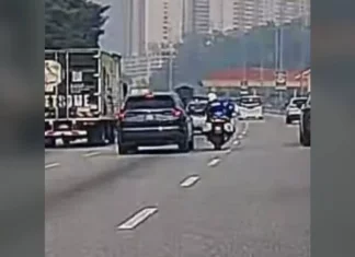 Polis tahan pemandu degil ekori konvoi TPM